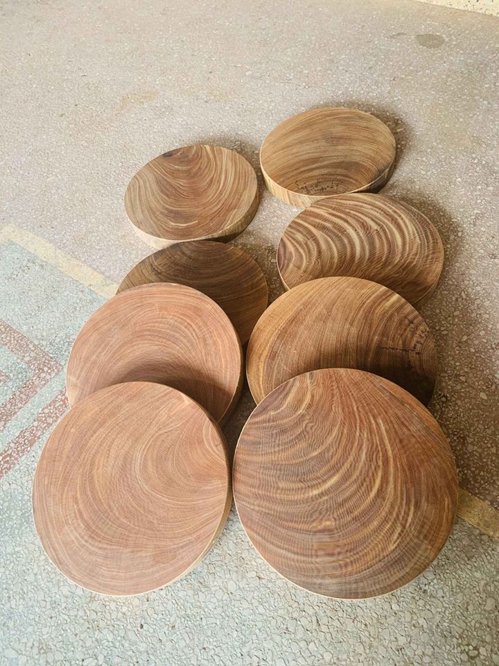 Thớt gỗ nghiến Tây Bắc (đường kính 39cm, dày 5cm)