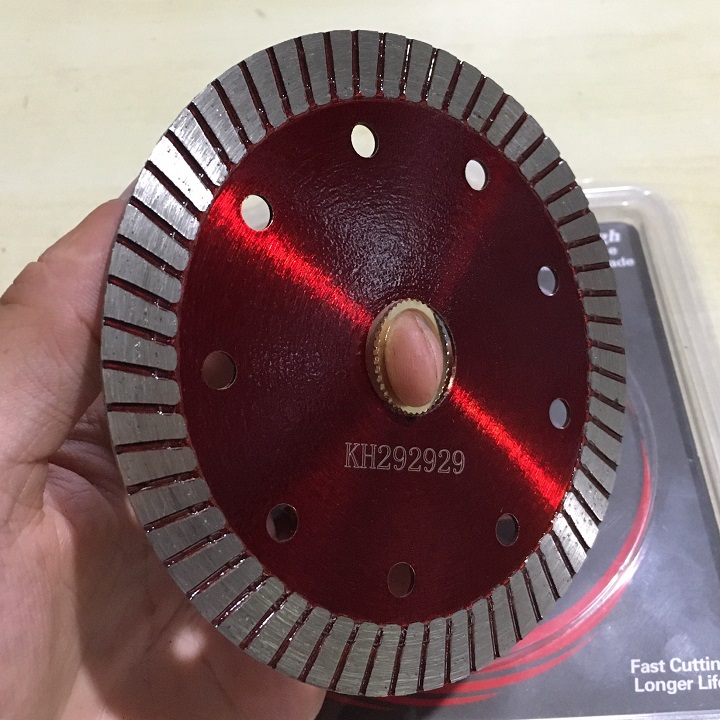 01 CÁI - LƯỠI CẮT GẠCH OMEGA ĐỎ 110MM