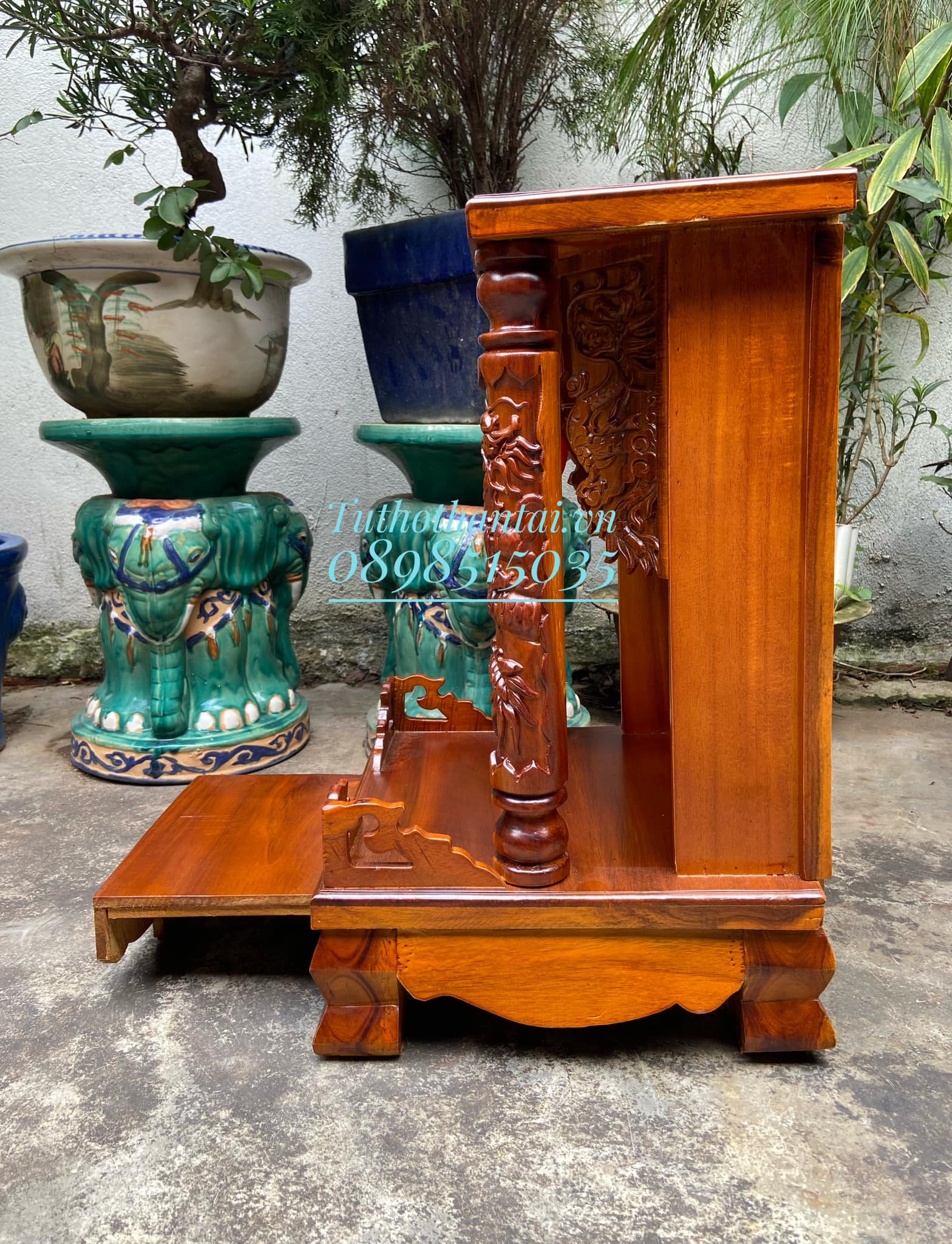 Bàn thờ thần tài ông địa