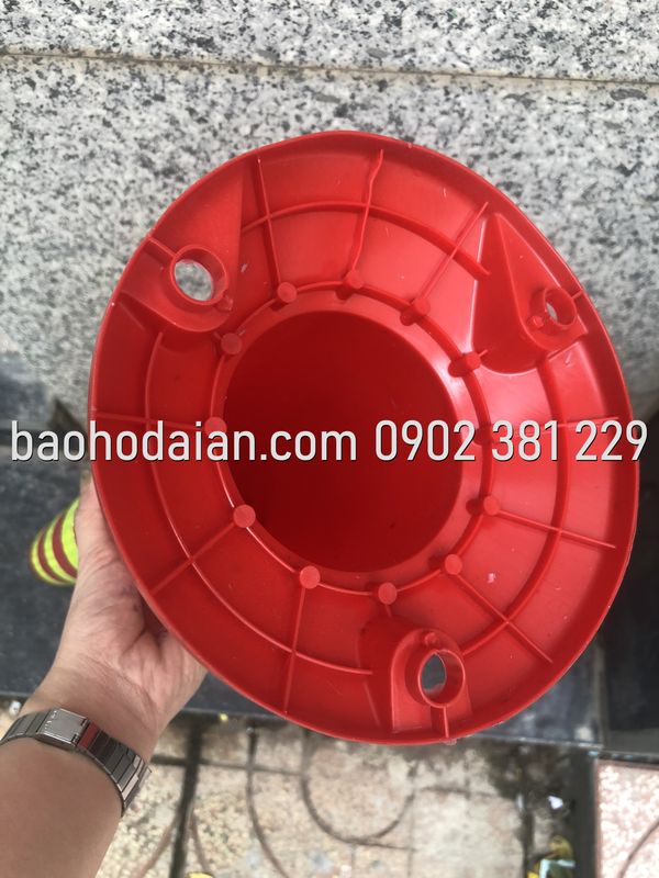 Cọc tiêu giao thông phân làn hình trụ 67cm