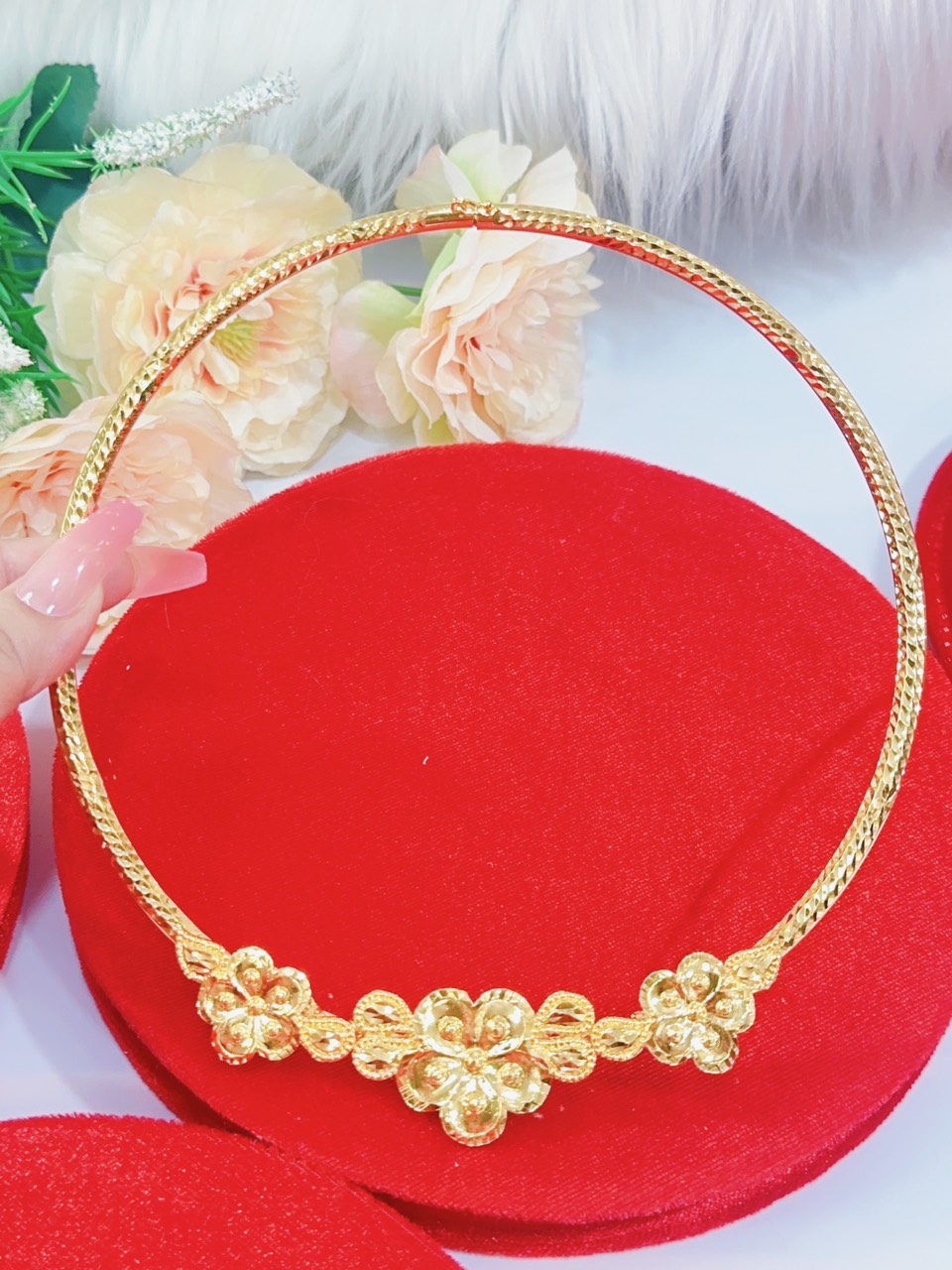 Kiềng cưới chạm hoa 3 bông kèm hộp nhung E.V069