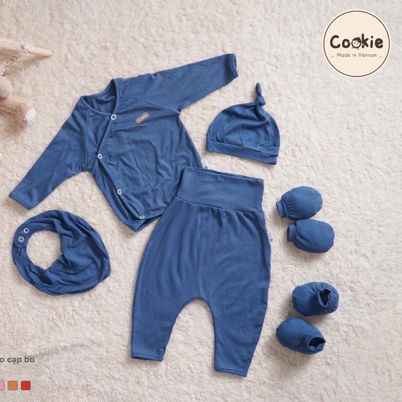Cookie- Set newborn cài chéo (bộ dài tay cài chéo+ mũ chóp+ yếm+ bao tay+ bao chân)