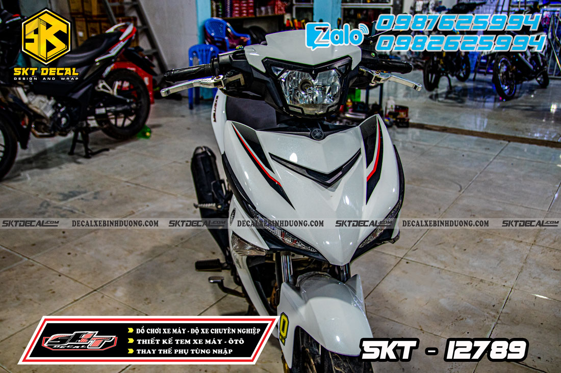 tem trùm xe exciter 150 trắng đen rc