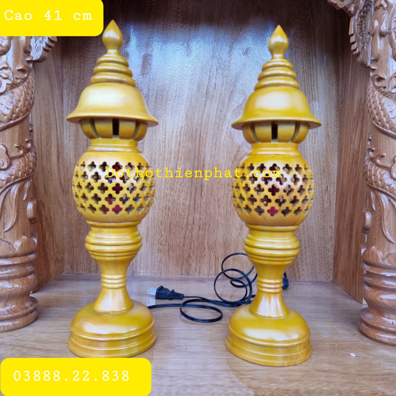 Cặp đèn thờ gỗ xà cừ cao 41cm màu vàng loại 1 mẫu mới