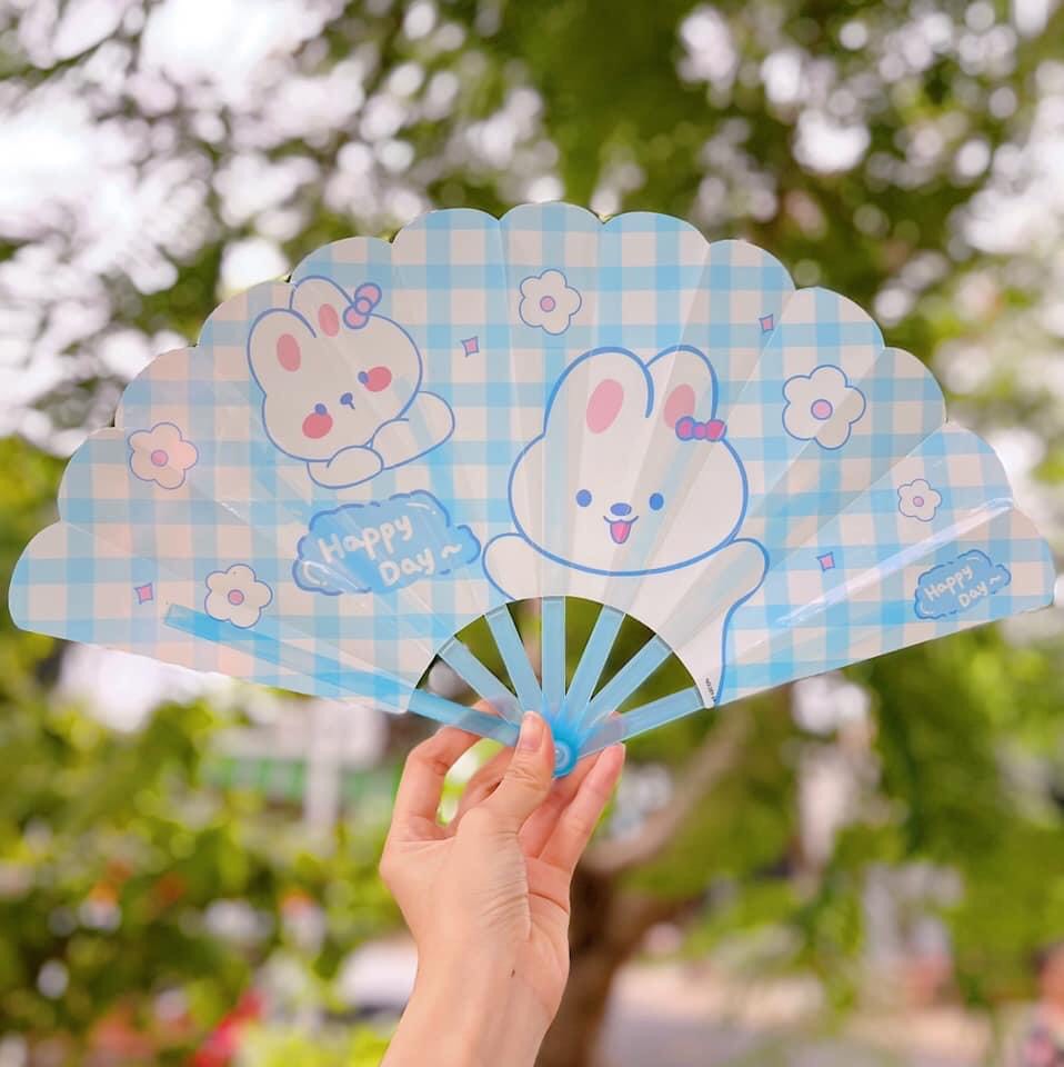 Quạt xếp học sinh dễ thương