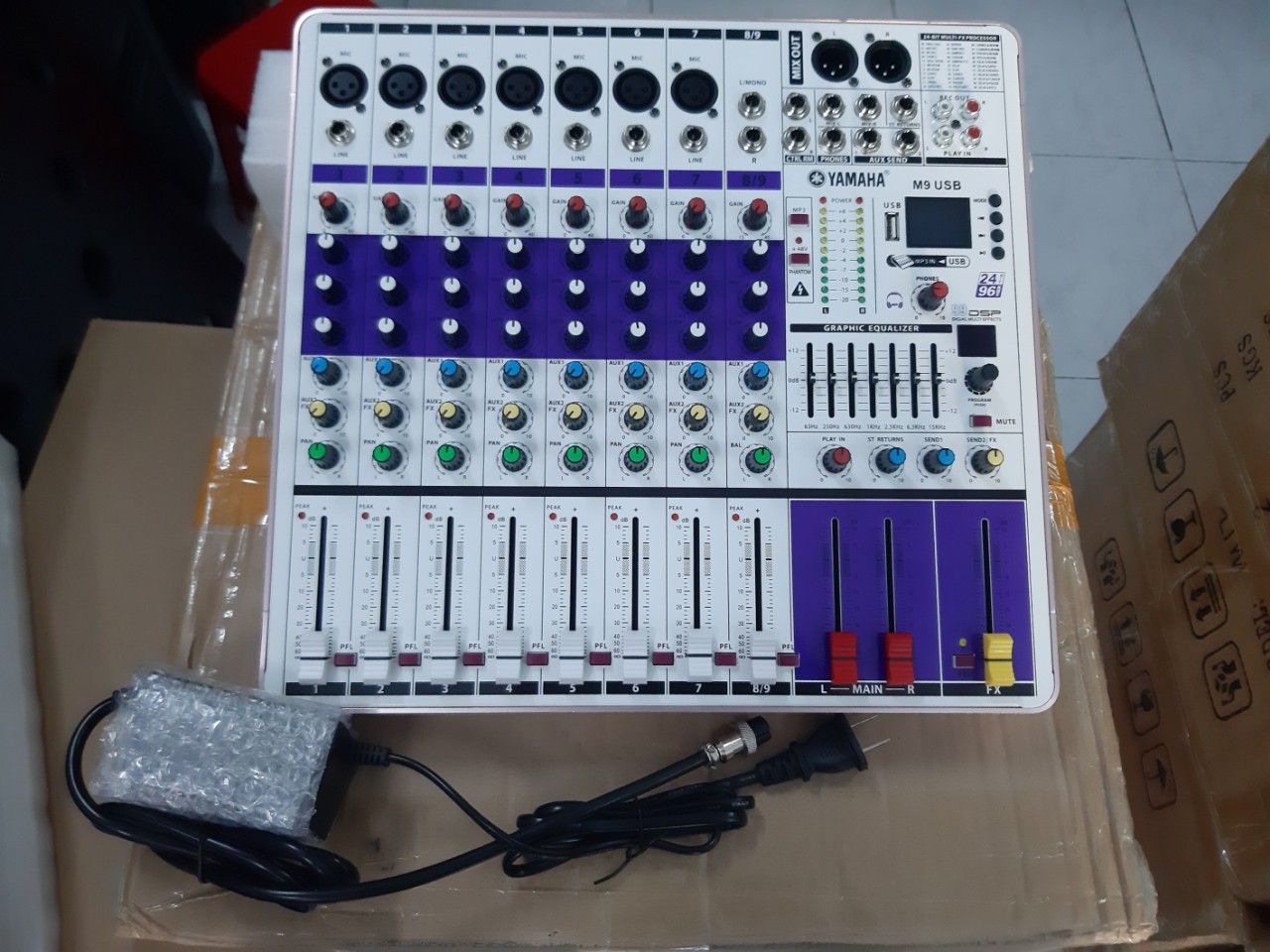 Mixer Yamaha M9