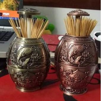 Lọ đựng tăm bằng đồng cho phòng khách sang trọng
