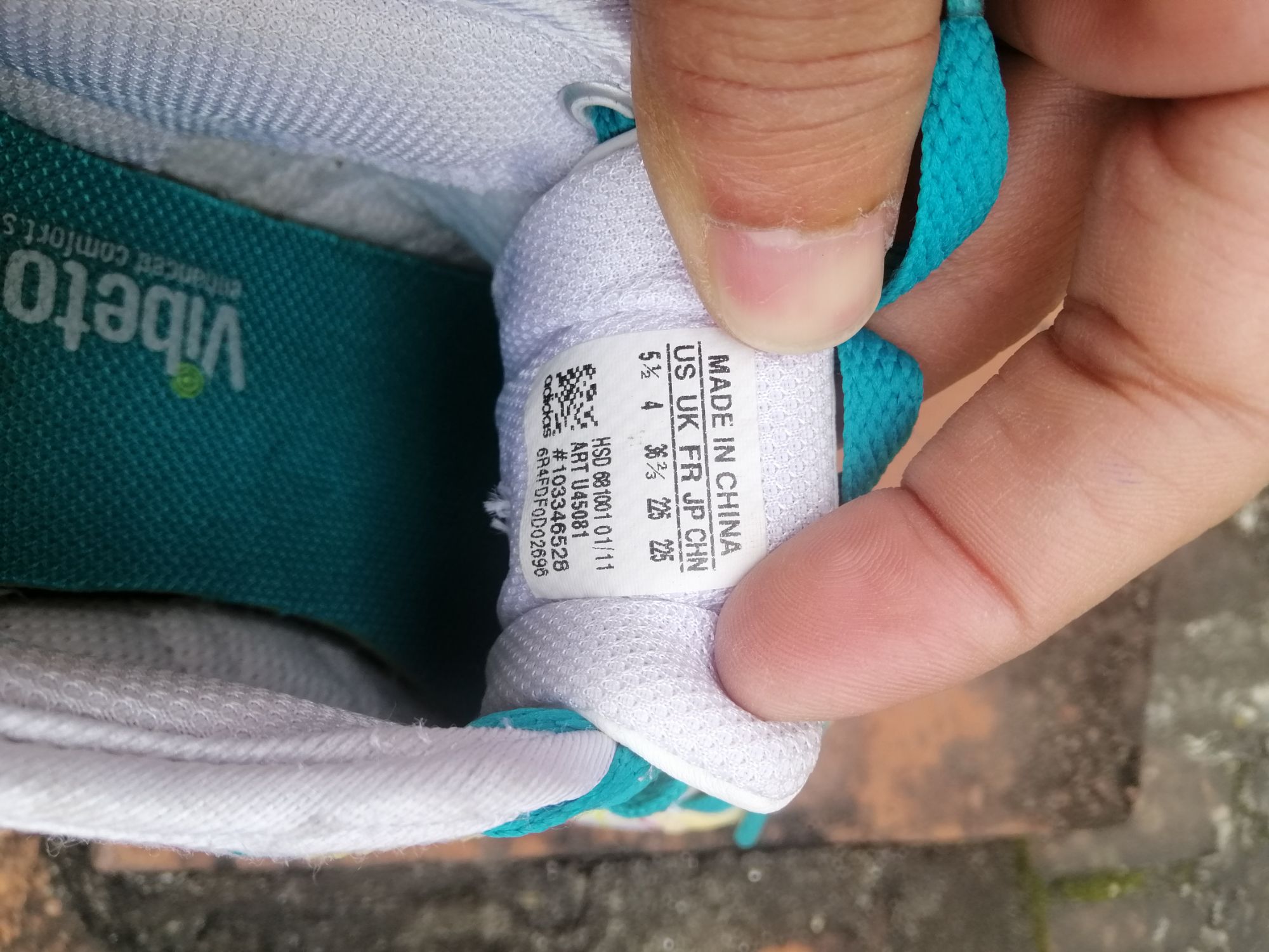 Giày thể thao nữ hiệu ADIDAS sò của Nhật