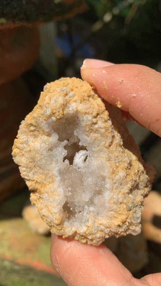 Đá phong thủy thả bể thủy sinh thạch anh