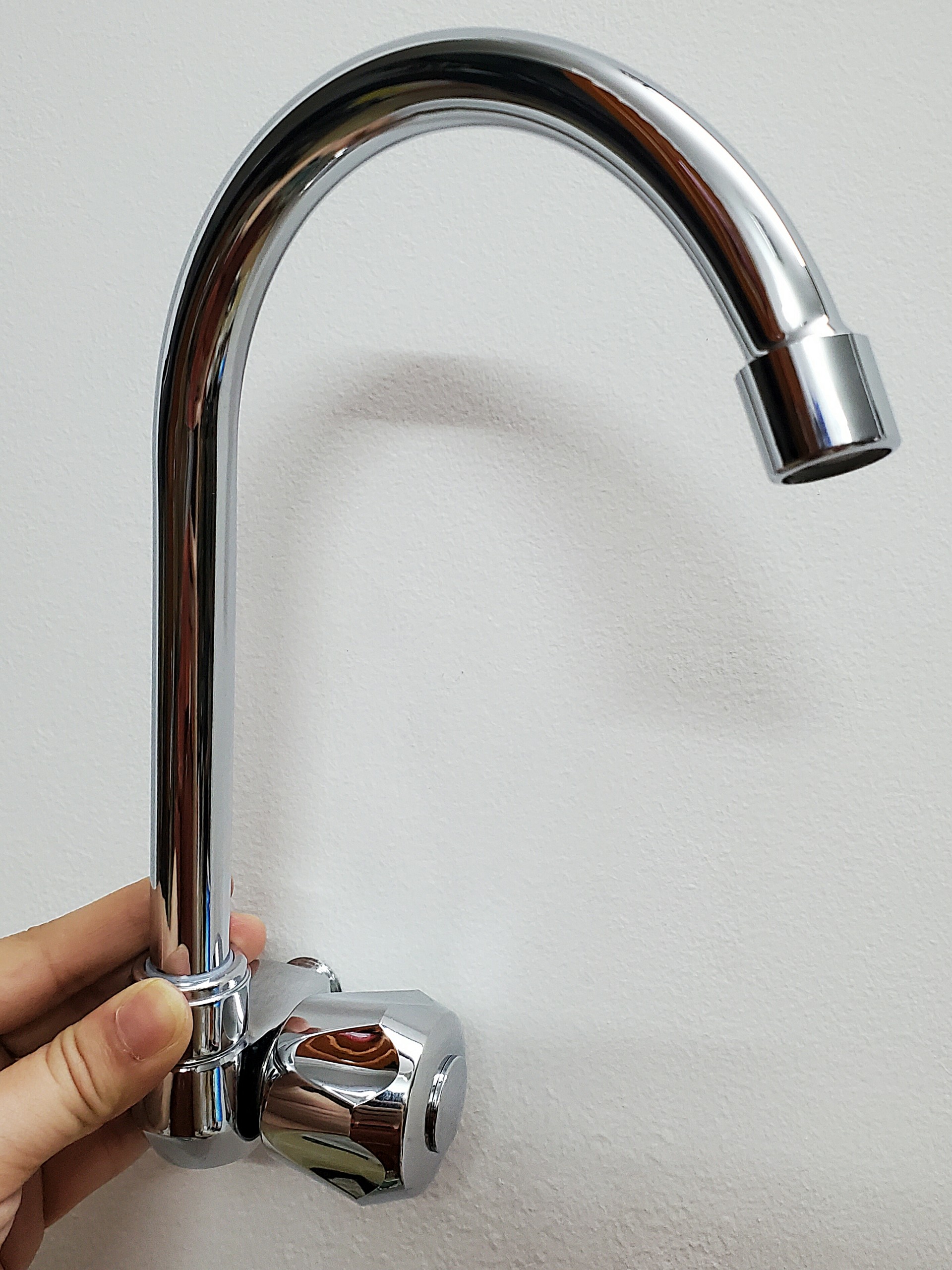 Vòi rửa chén bát một đường nước lạnh - âm tường xi bóng tay vặn