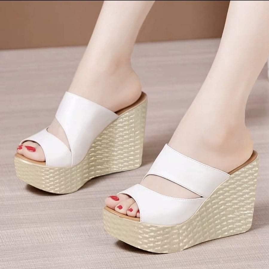 DÉP XUỒNG QUAI KHOÉT CÁCH ĐIỆU
