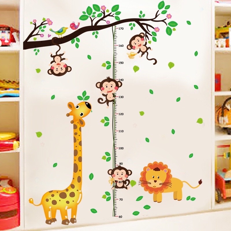 Decal dán tường cho bé thước đo hươu cao cổ và doremon