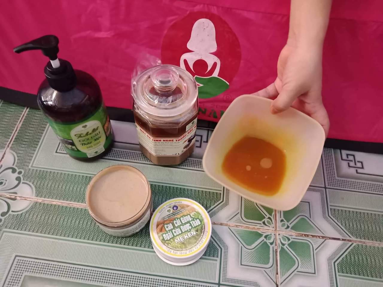 Mặt nạ tinh nghệ thu.ốc bắc hạ thổ mẹ Ken-100ml