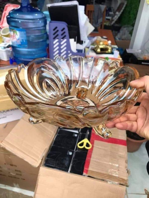 ĐĨA THỦY TINH 3 CHÂN màu cánh gián