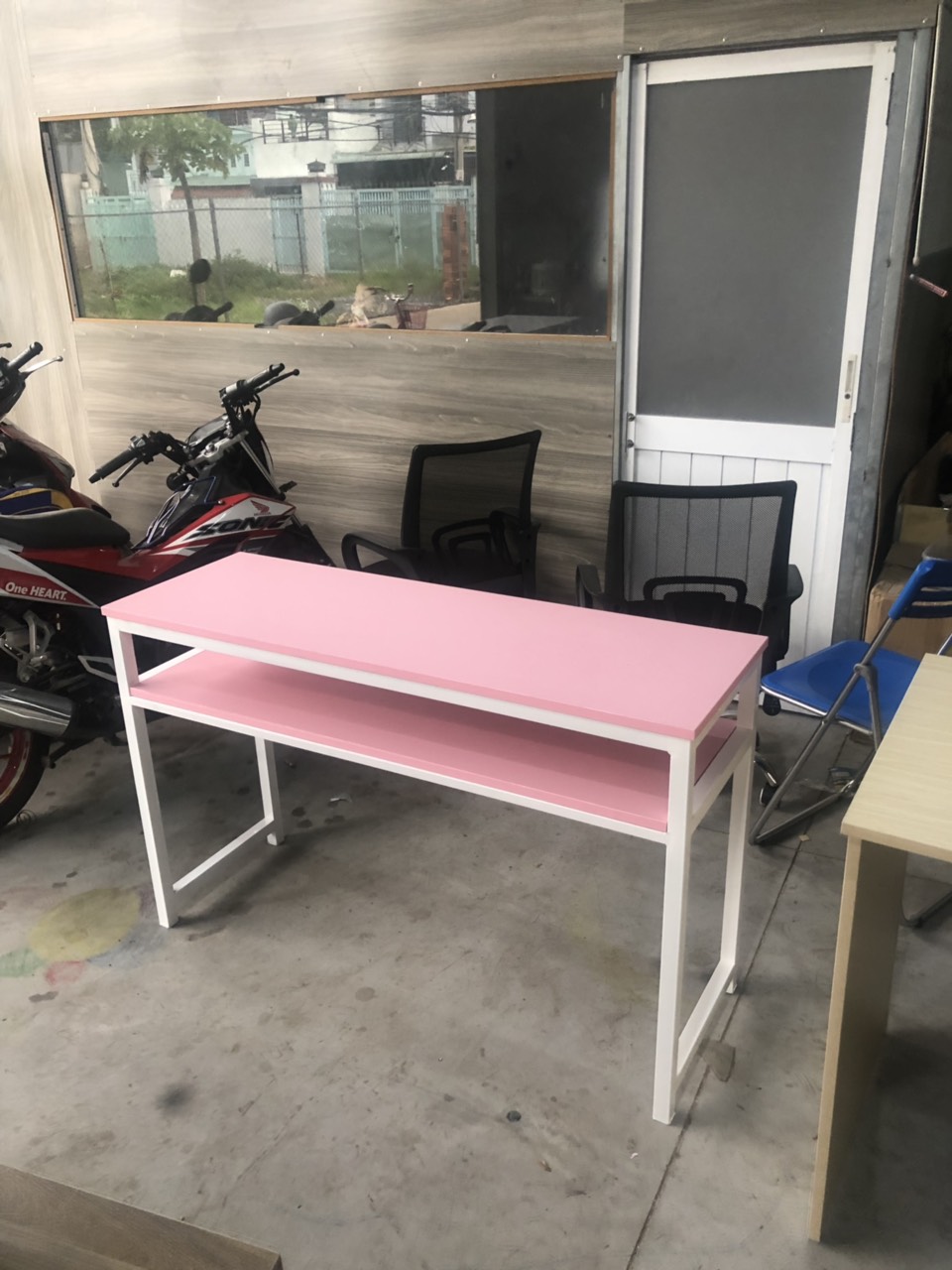 [HCM]bàn làm nail màu hồng