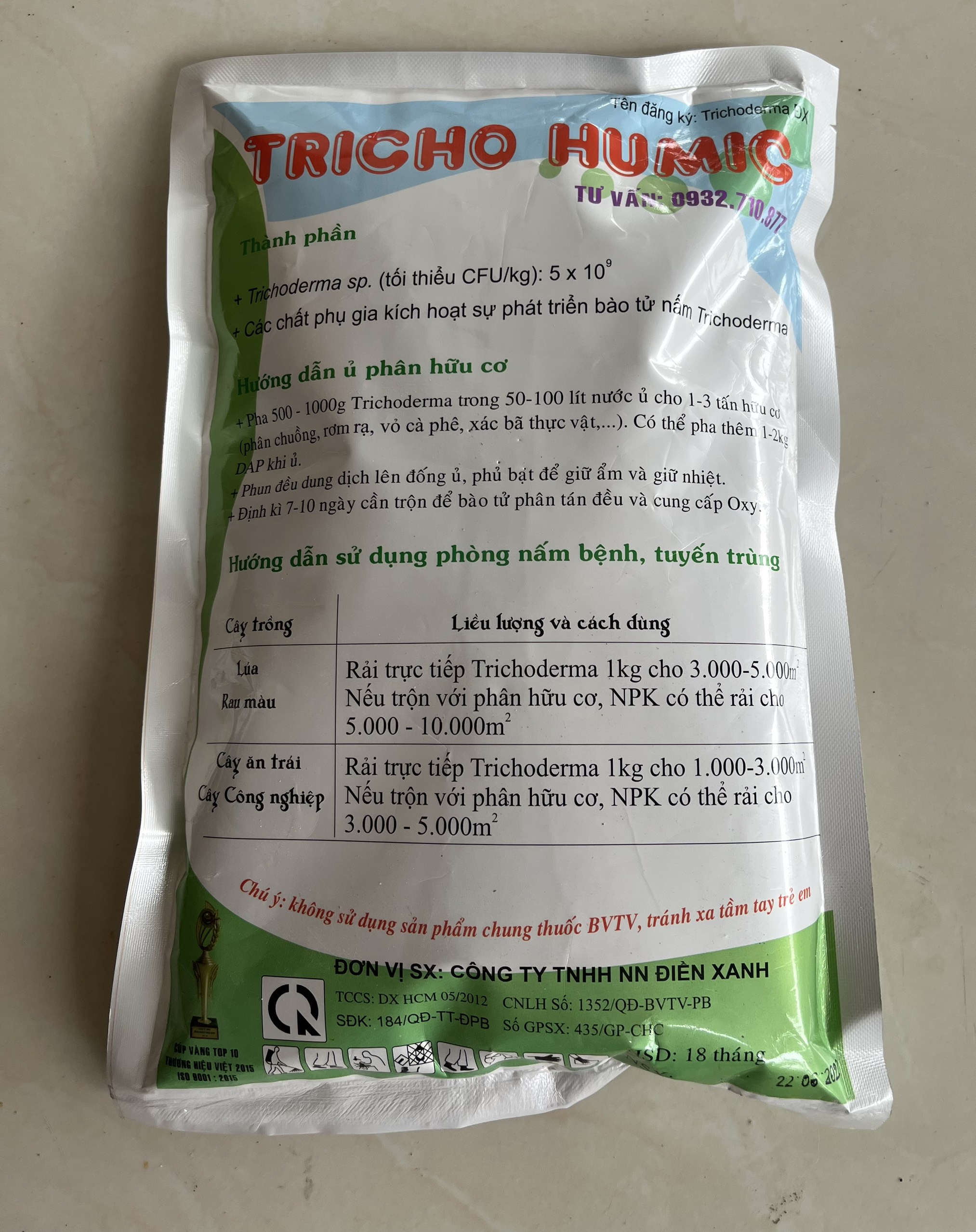 Phân vi sinh TRICHO HUMIC - Chuyên dùng rải gốc (1 Kg/gói)