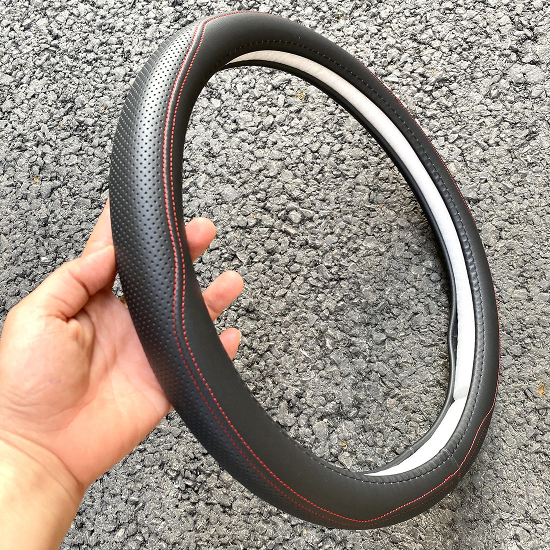 Bọc vô lăng ô tô hàng cao cấp không thấm mồ hôi không trơn trượt -có đường kính 37-38 cm bọc vừa cho mọi loại xe 4 chỗ 5 chỗ và 7 chỗ