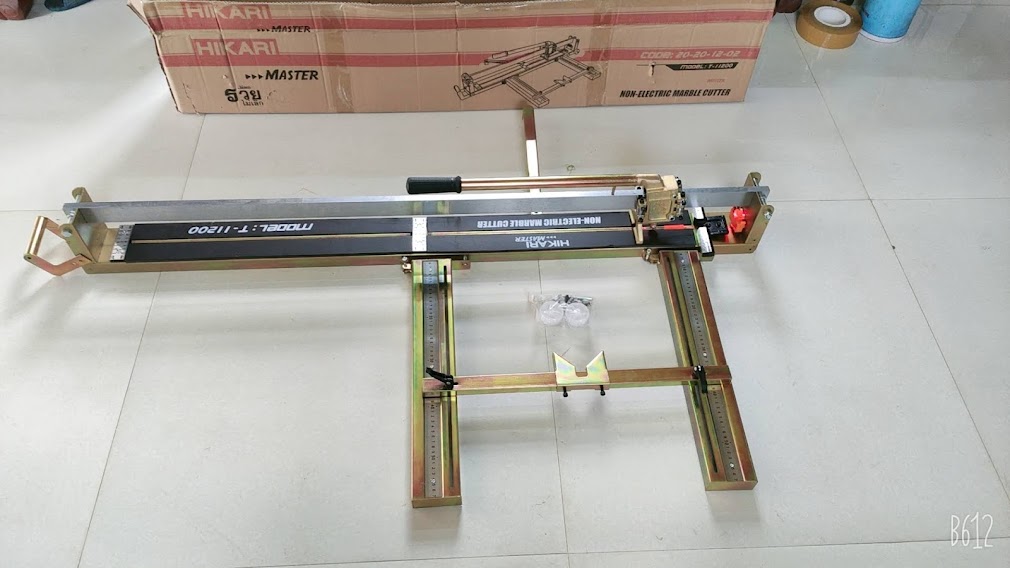 Máy cắt gạch siêu cứng bàn đẩy  Hikari - T11200 cắt 1,2 mét- Xuất Xứ Thái Lan nguyên máy 20 kg, thép đúc  chắc bền.