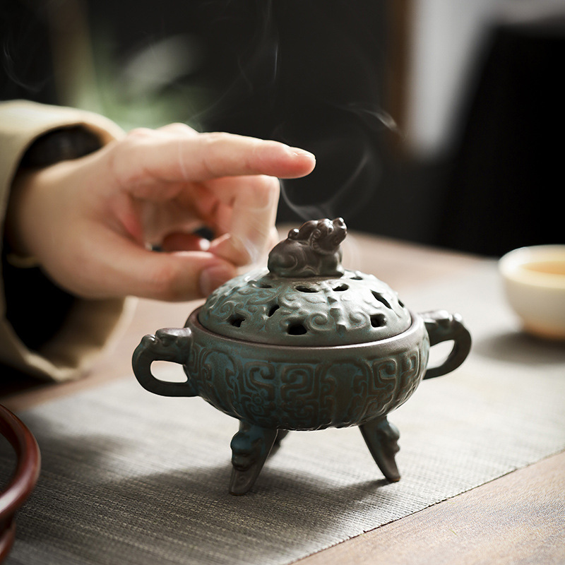 Lư hương xông trầm, đốt trầm bằng gốm hình kỳ lân 3 chân chiêu tài lộc