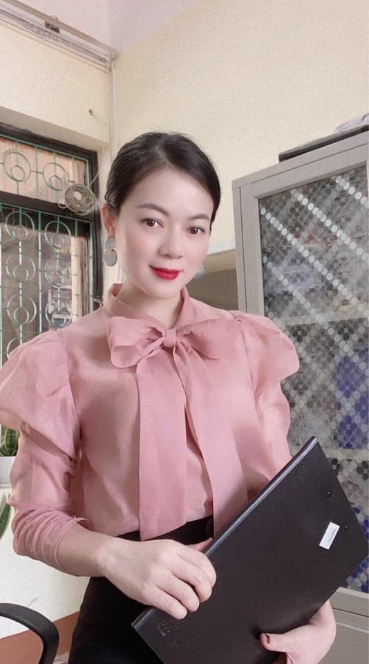 ÁO SƠ MI GU HỒNG NƠ CỔ