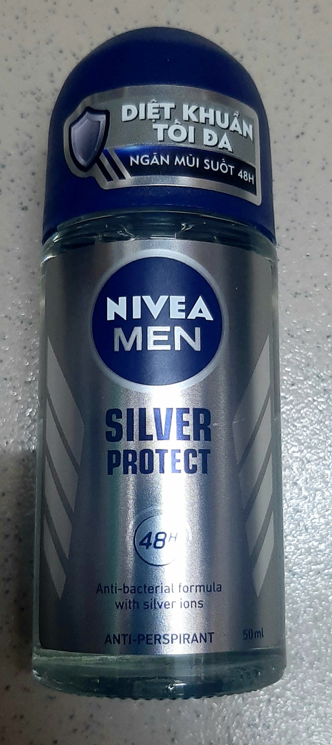 Lăn khử mùi nivea men silver protect