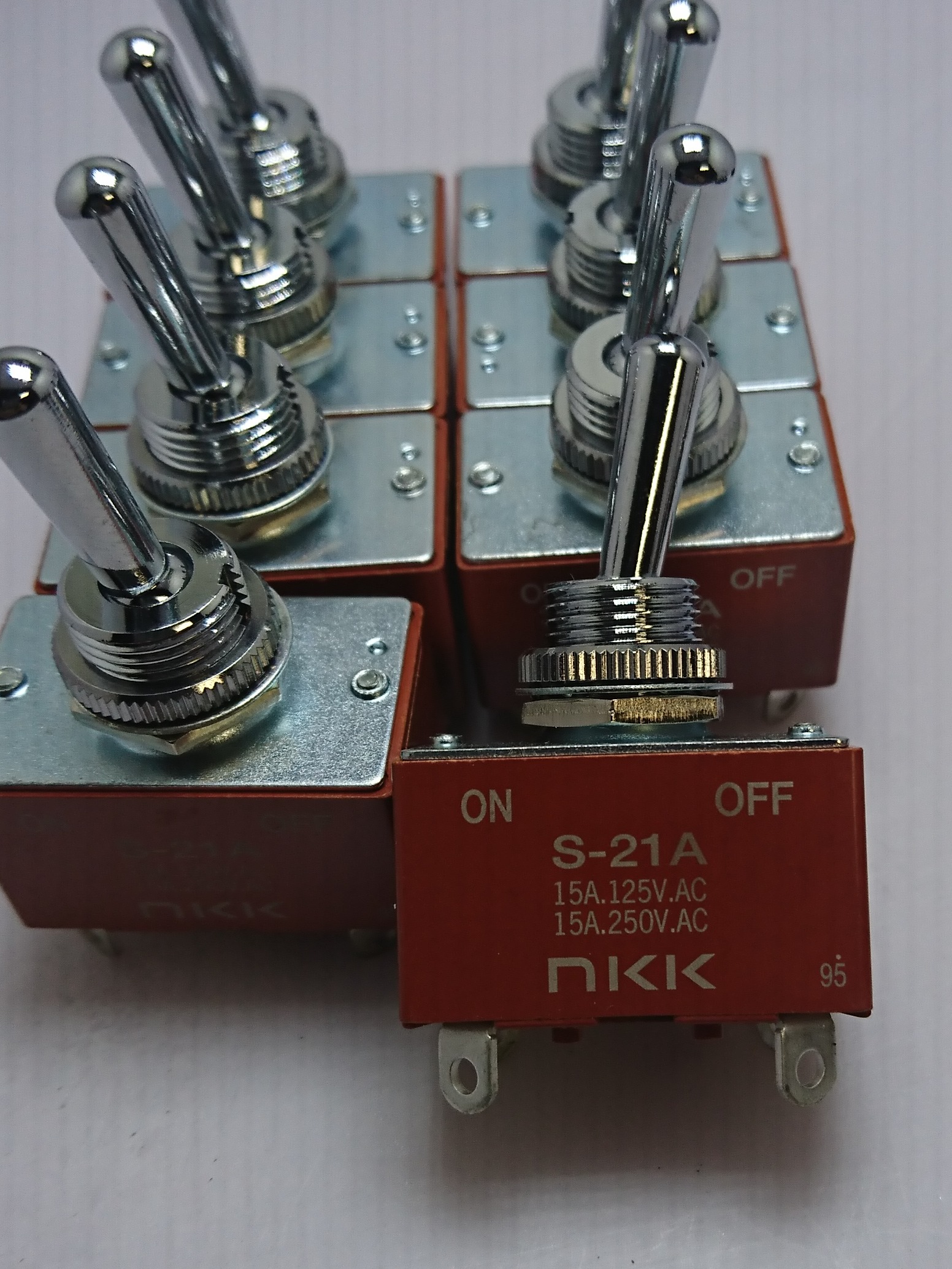 công tắc ON OFF phi 12mm NKK (S-21A) contact