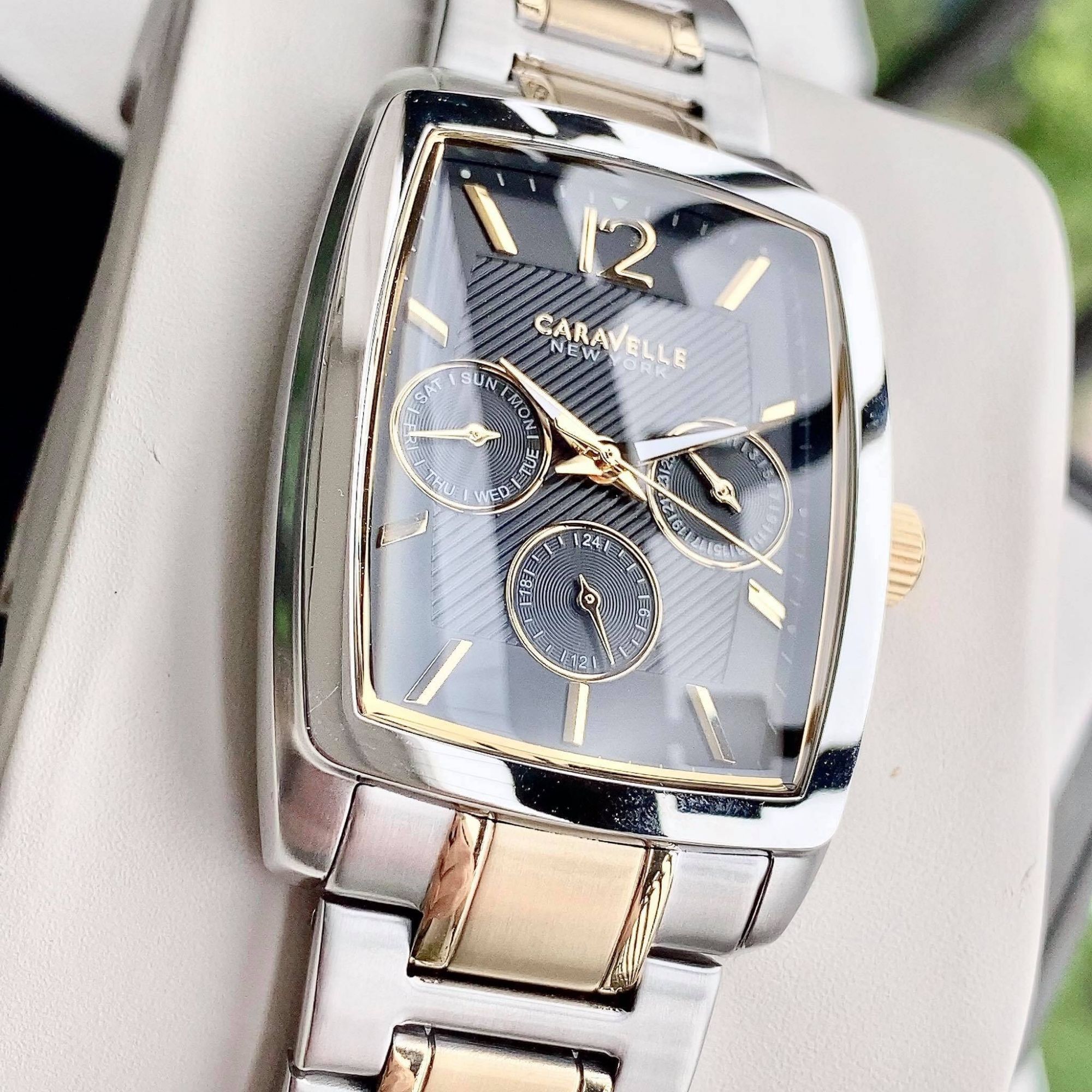 Đồng hồ nam Caravelle mặt chữ nhật