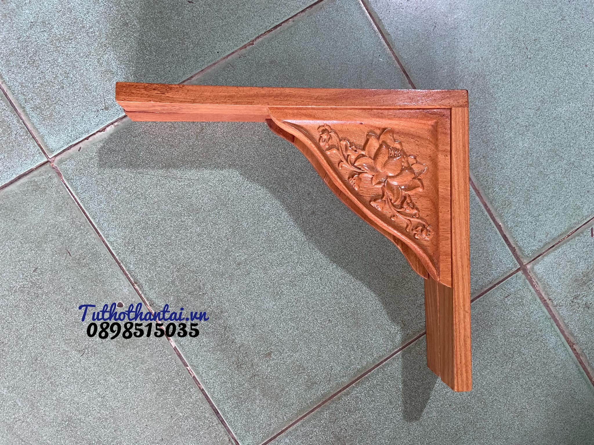 Bàn thờ treo tường chạm Hoa Sen 60CM - Gỗ Gõ Đỏ