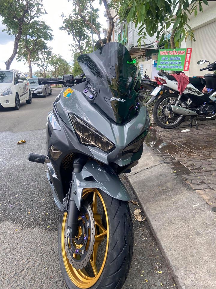 [HCM]KÍNH CHẮN GIÓ GTR CHO NINJA 400