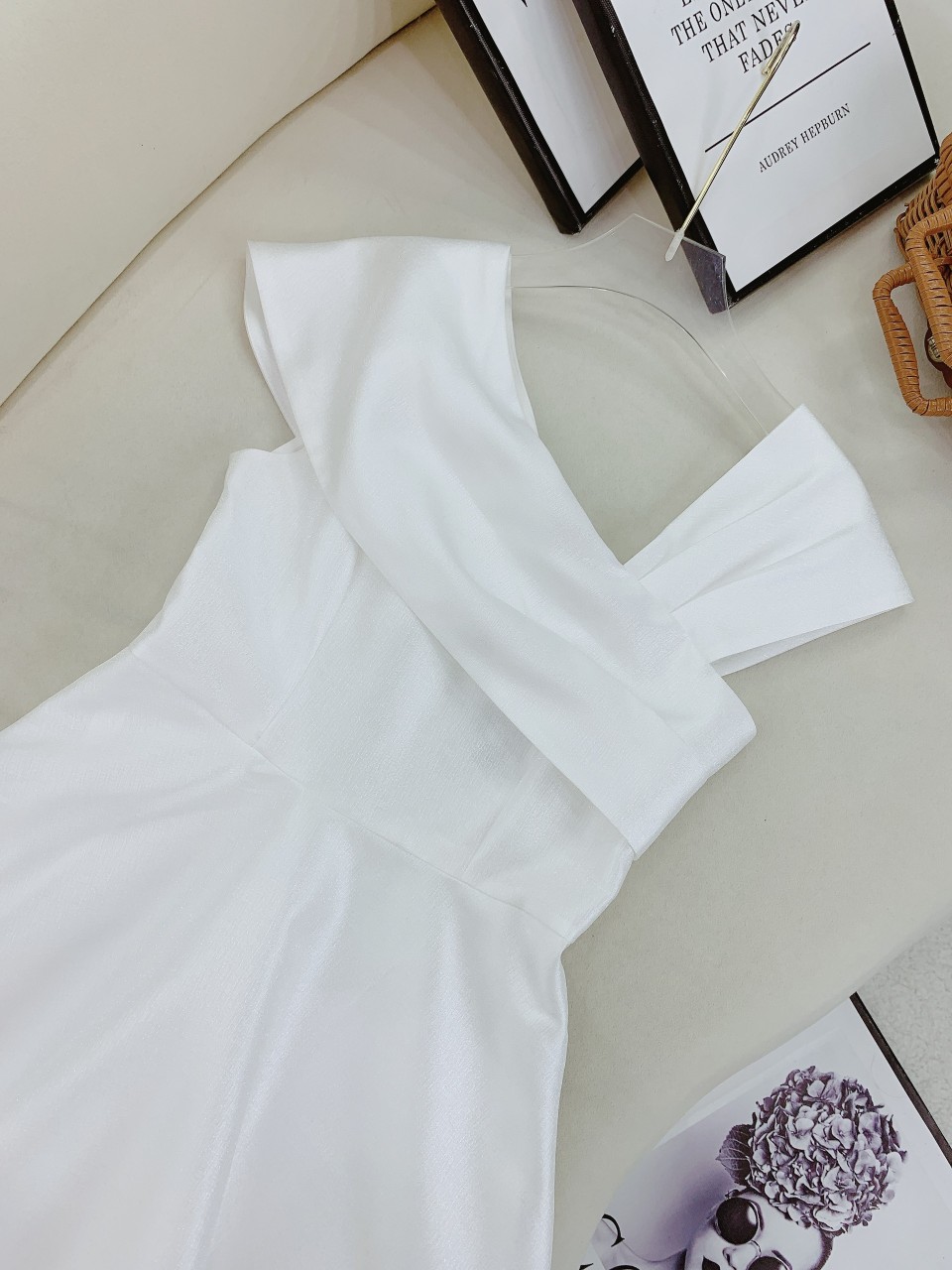 Đầm dáng xòe, đầm dự tiệc thiết kế lệch vai sang trọng chất TAPTA nhũ cao cấp