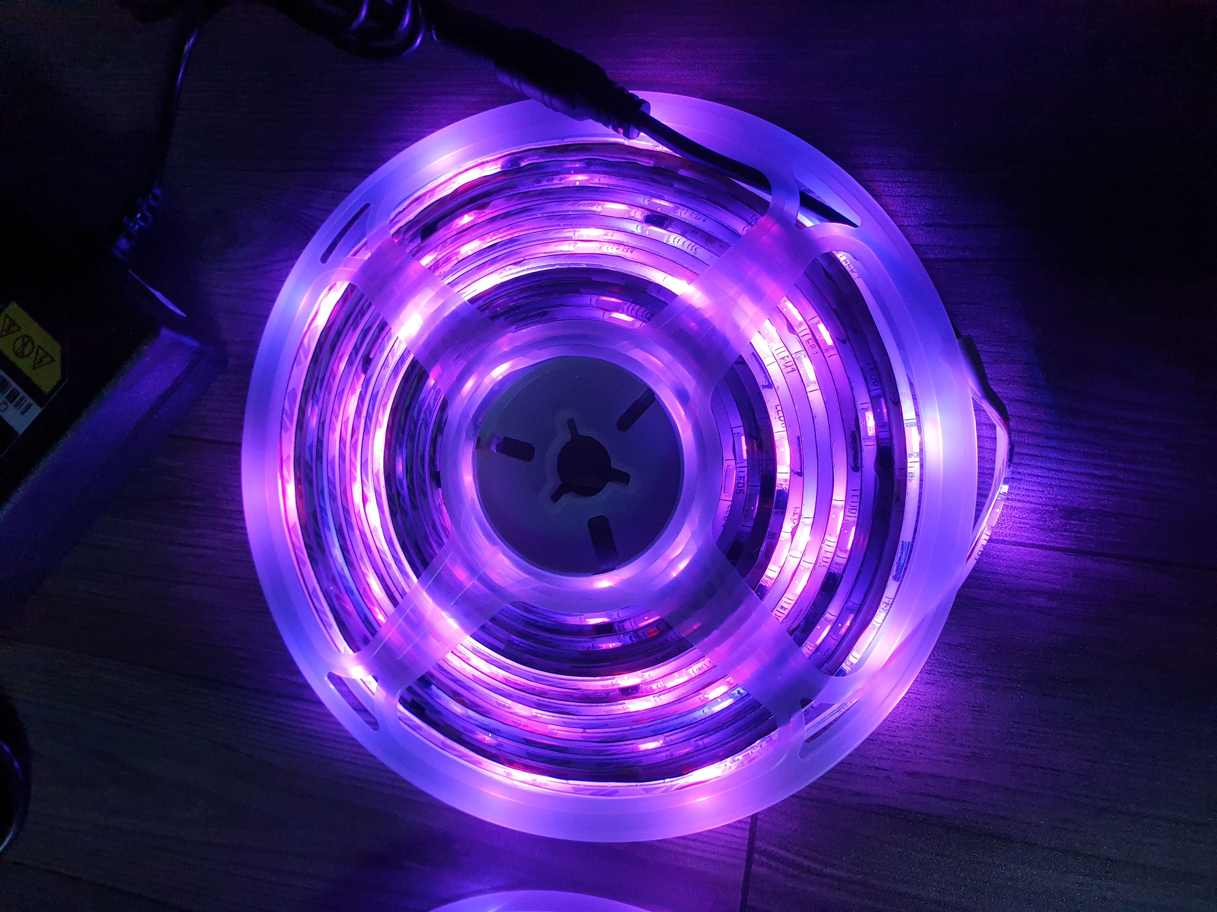 Cuộn led dây 5m CHẠY 7 MÀU (led đuổi) - 12V siêu sáng (hàng mới)