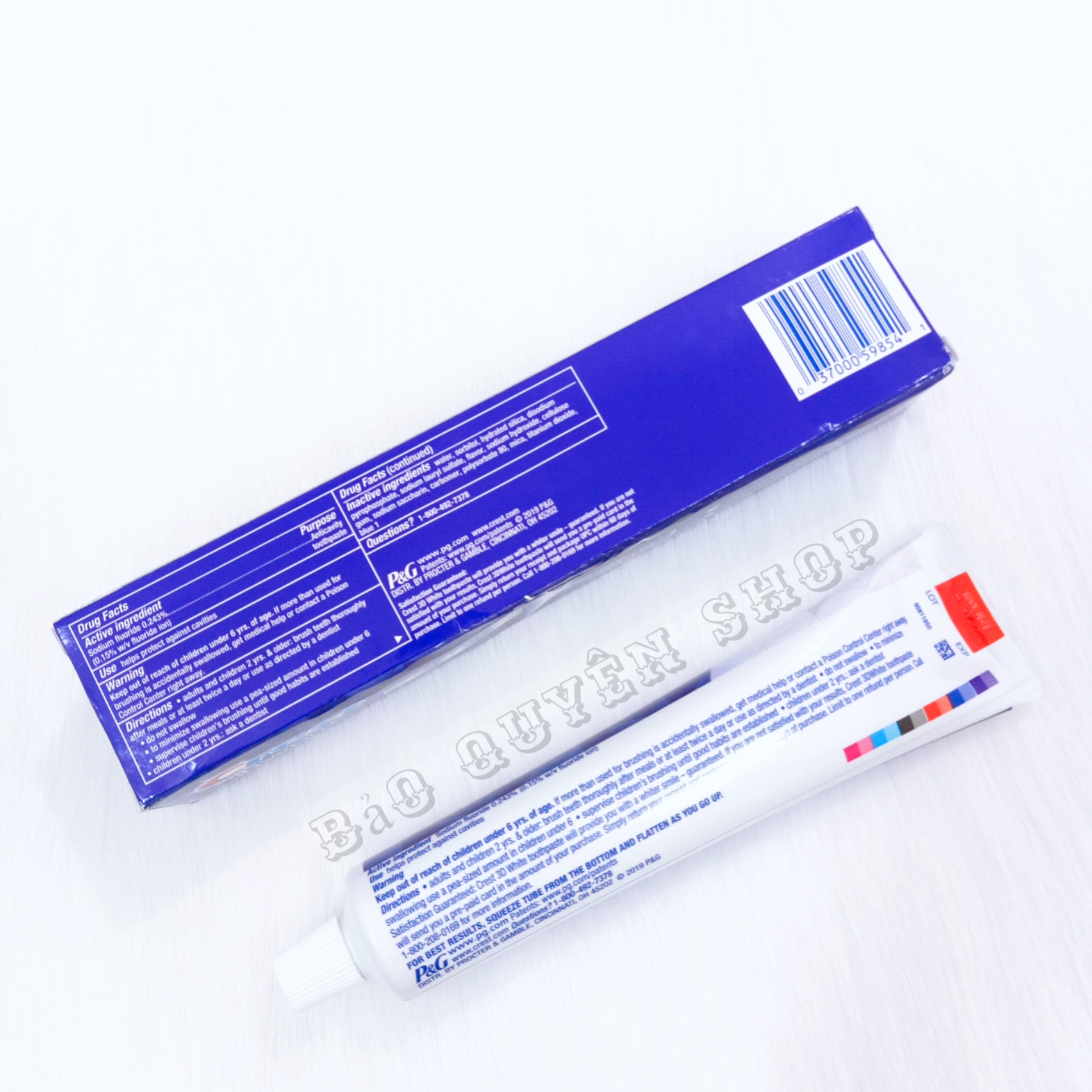 Kem đánh trắng răng Crest 3D White Vivid Mint Ultra 158g