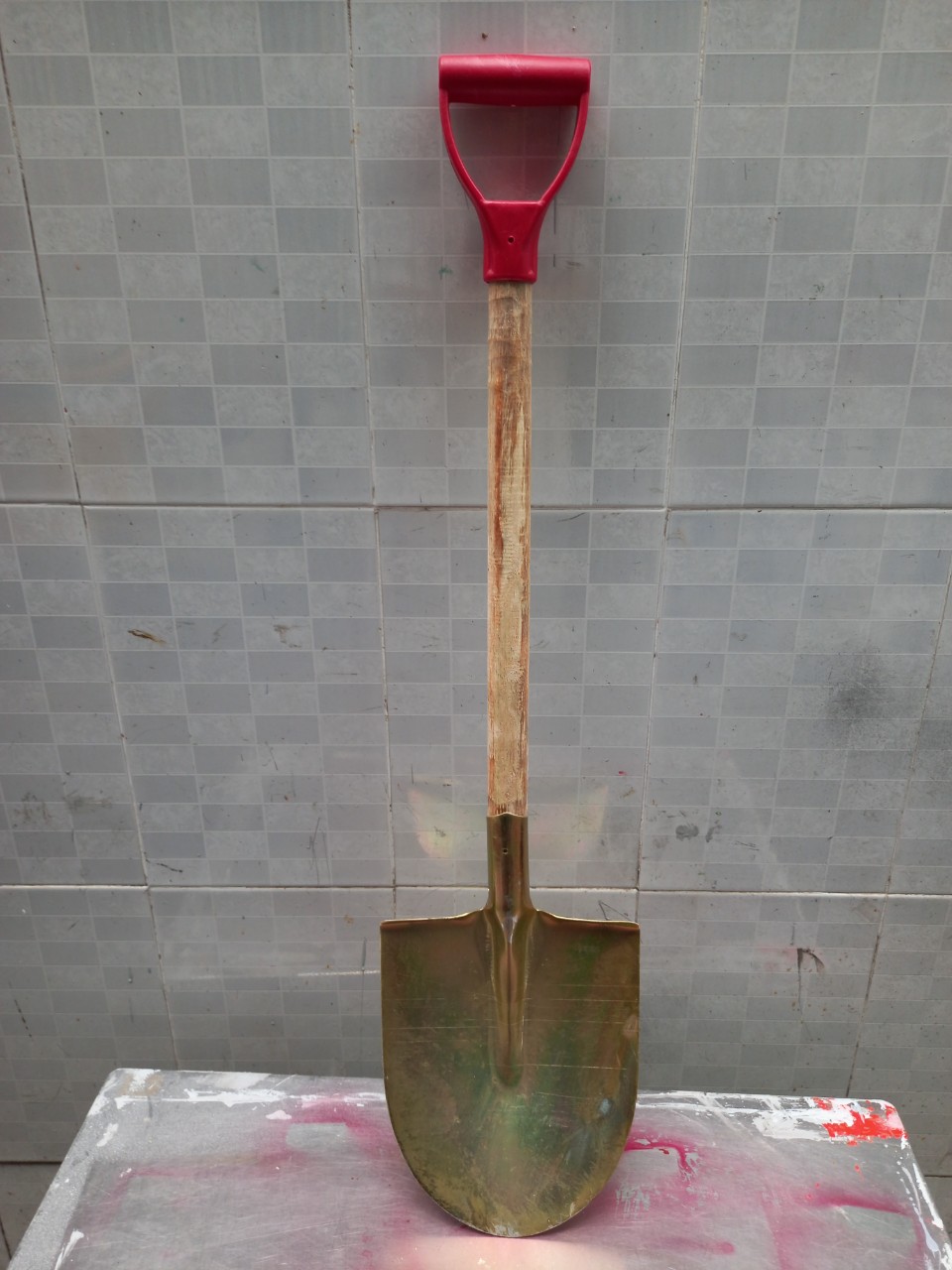 Xẻng sắt đào đất cán gỗ tay nhựa