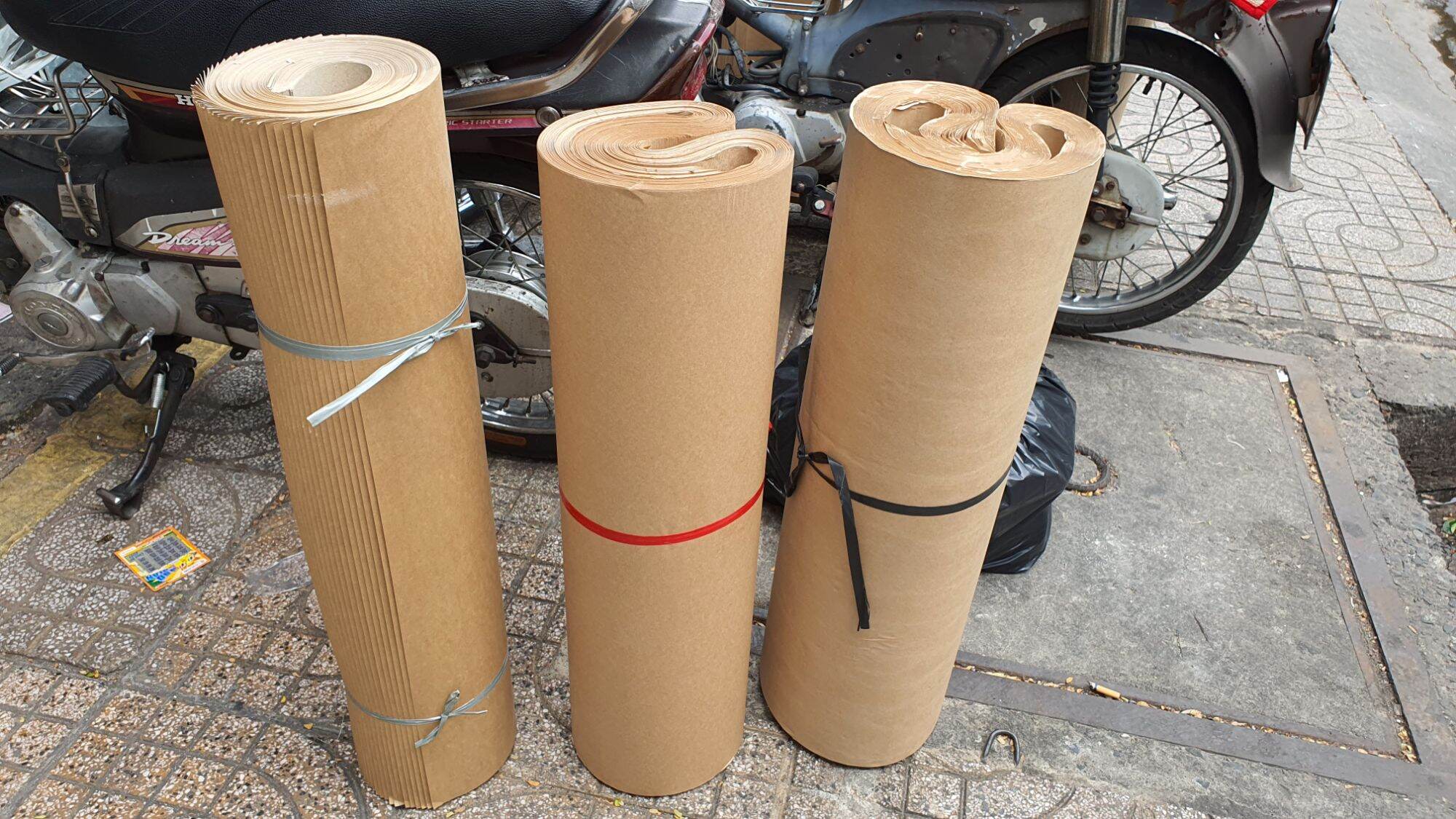 giấy rập vàng cứng may mặc
