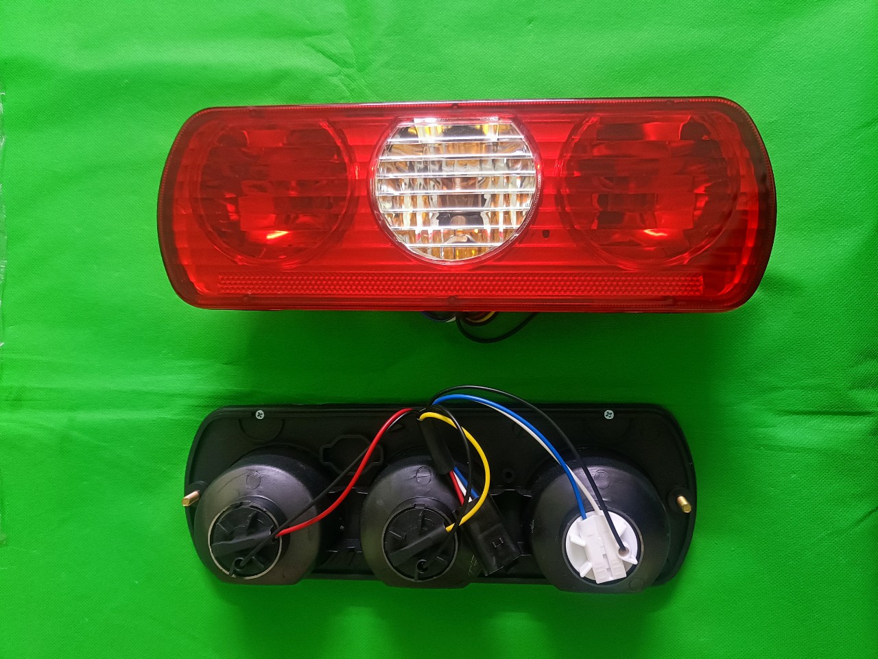 ĐÈN HẬU XE THACO TOWNER 950 ,990