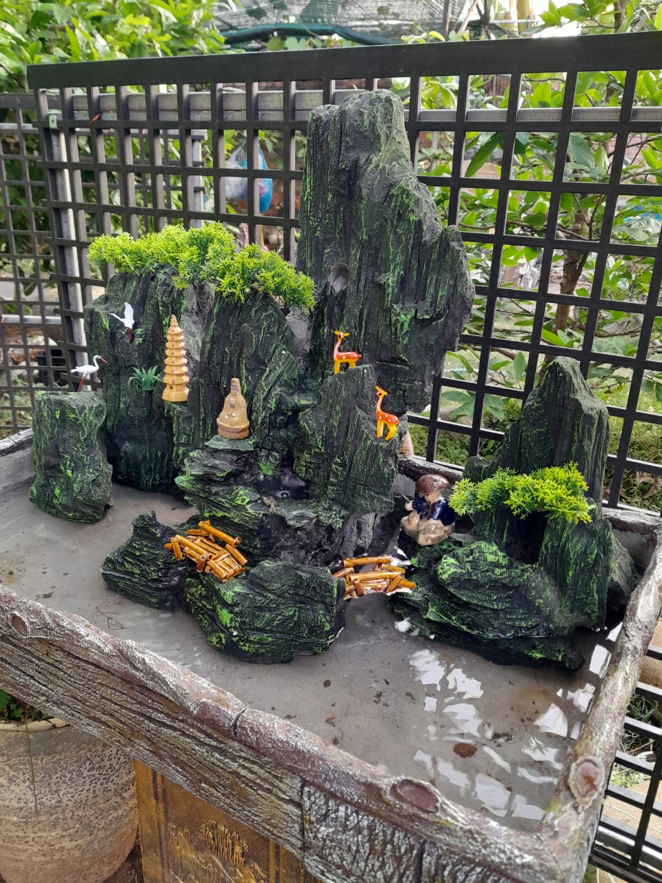 Hòn Non Bộ Hồ Cá Tặng Kèm Máy Bơm
