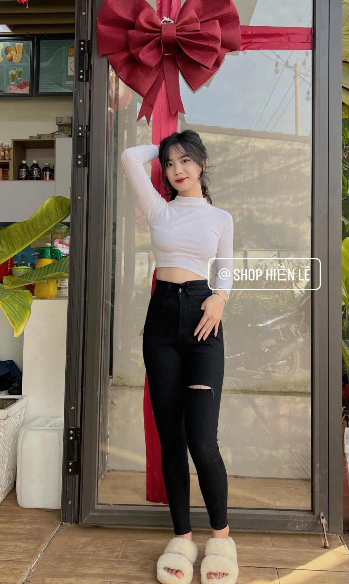 Set Jeans dài co giãn đen + crop cổ lọ tay dài