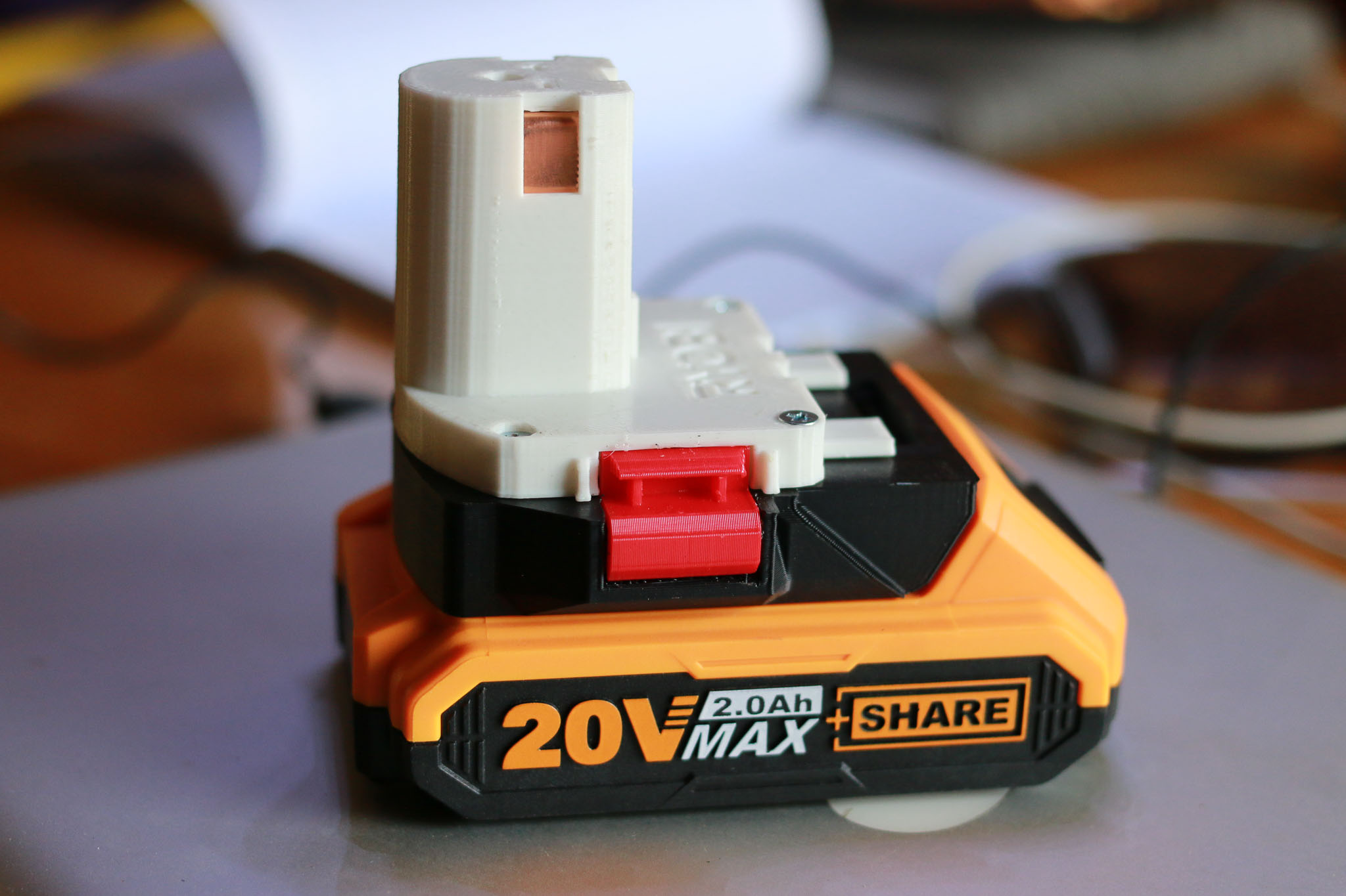 Đế chuyển pin INGCO TOTAL cho máy Ryobi