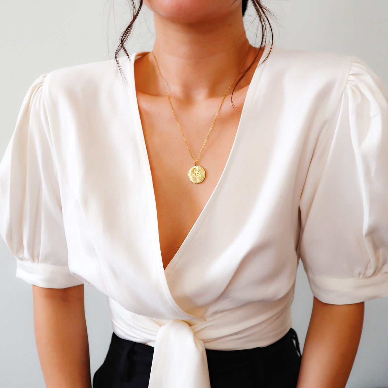 Áo croptop tay phồng thắt nơ