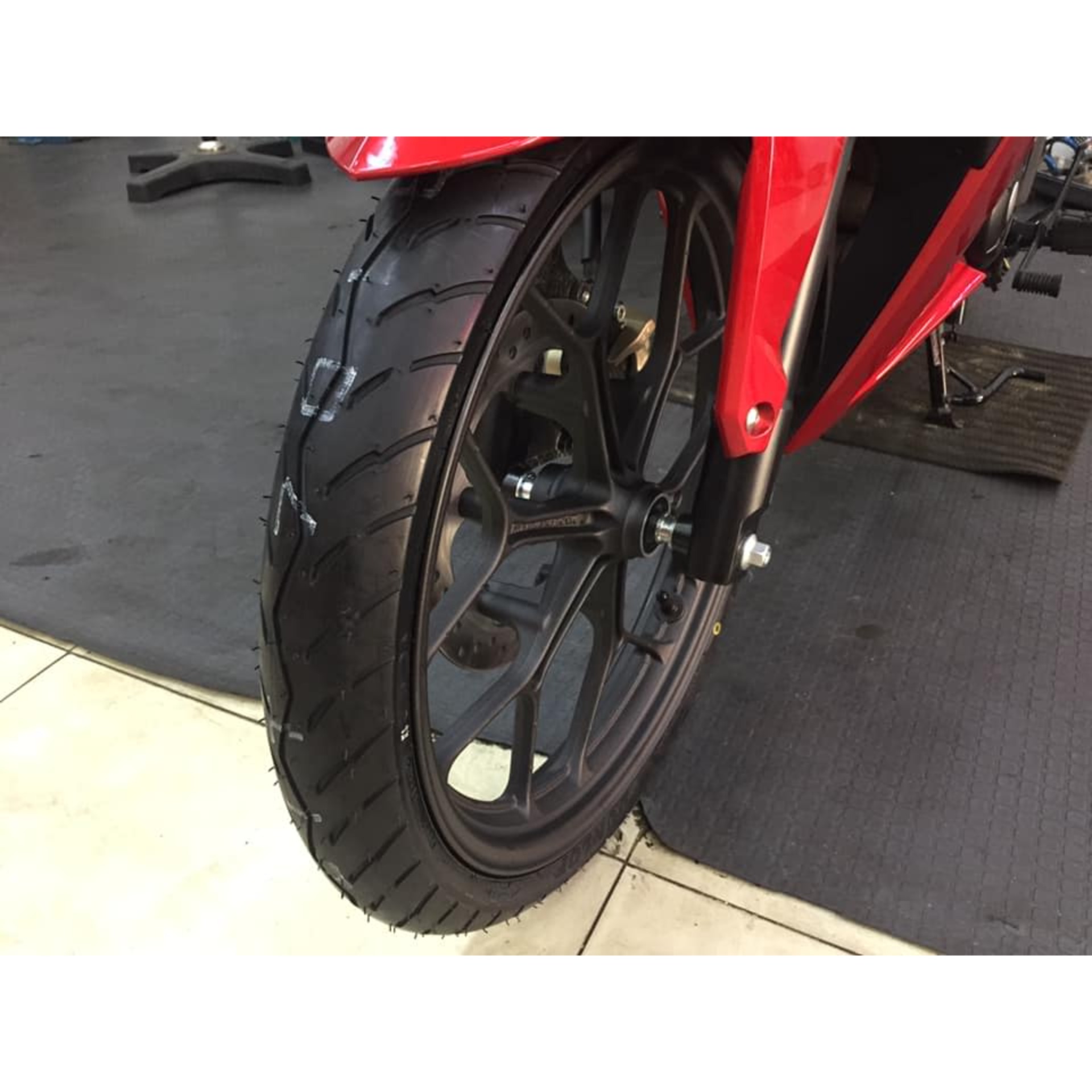 Vỏ xe Dunlop 70/90-17 gai D102A cho các xe số phổ thông (030045)