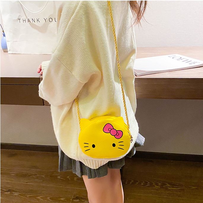 Túi đeo chéo cho bé gái hình mèo Hello Kitty