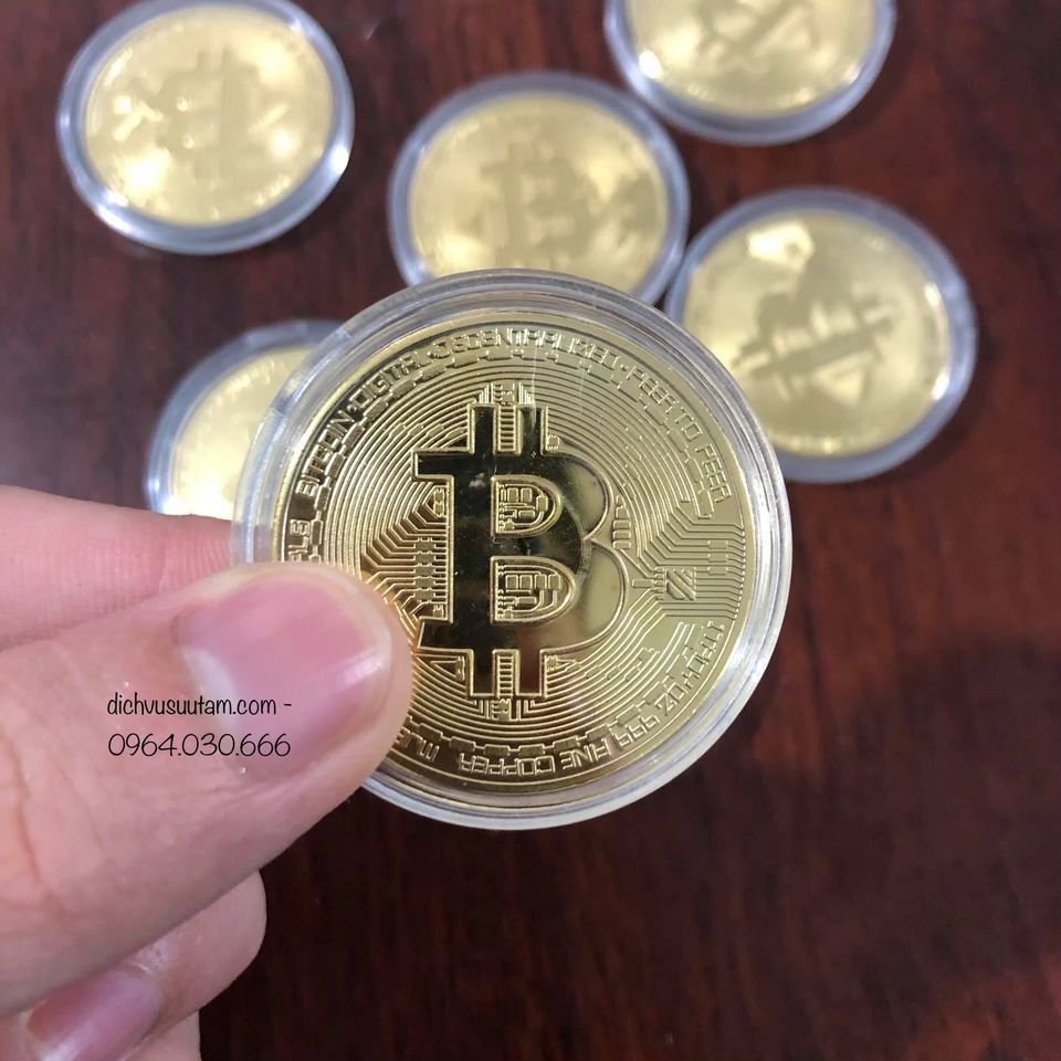 Đồng xu Bitcoin vàng may mắn