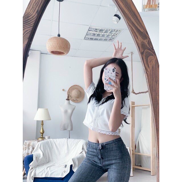 Croptop Gân Cổ V Phối Ren