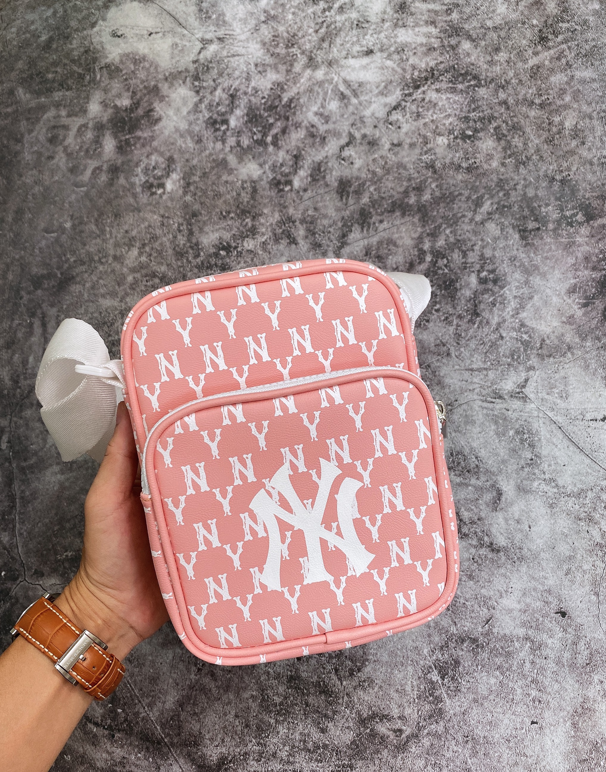 [HCM]Túi đeo chéo mini NY màu hồng họa tiết monogram