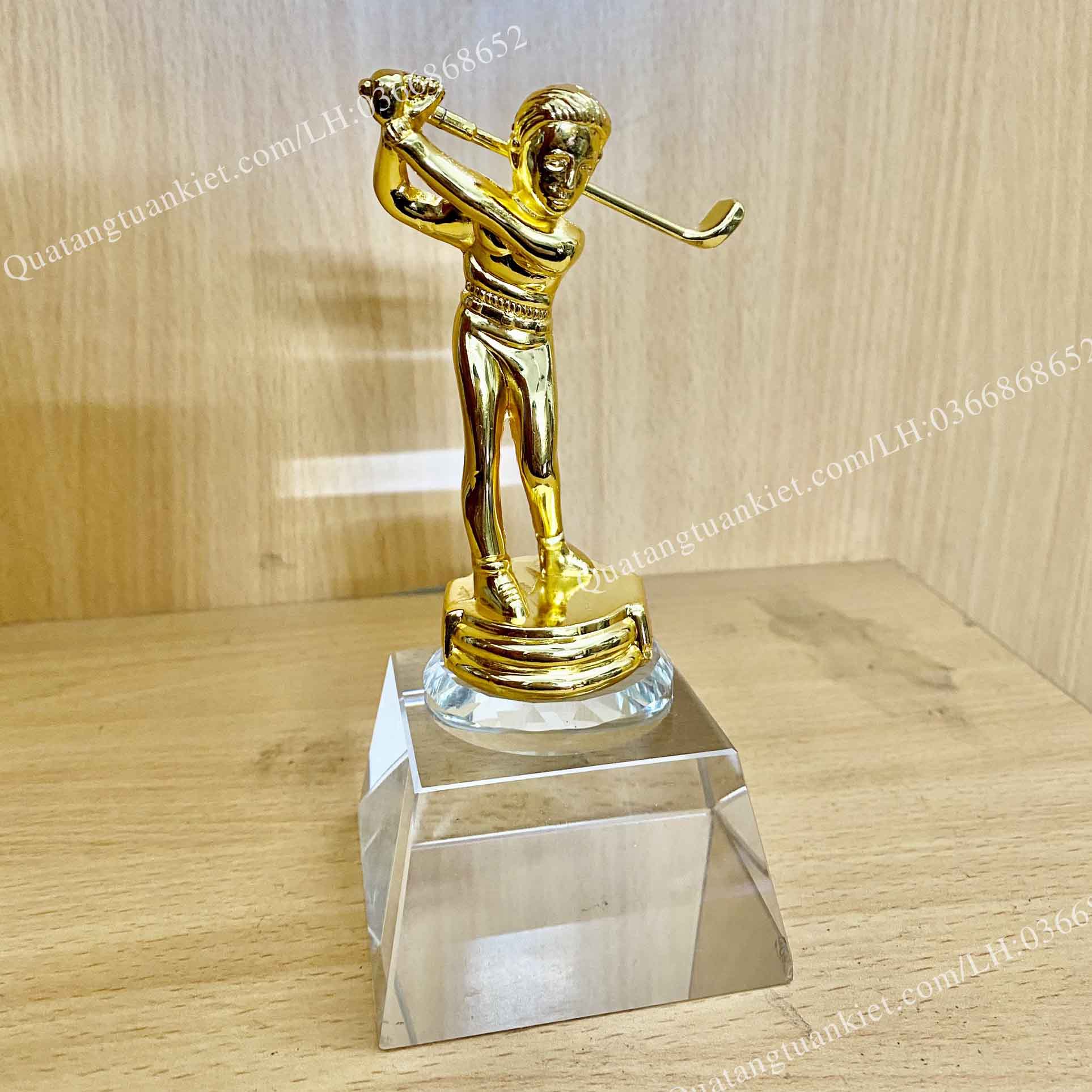 Cúp pha lê golf người kim loại mạ vàng