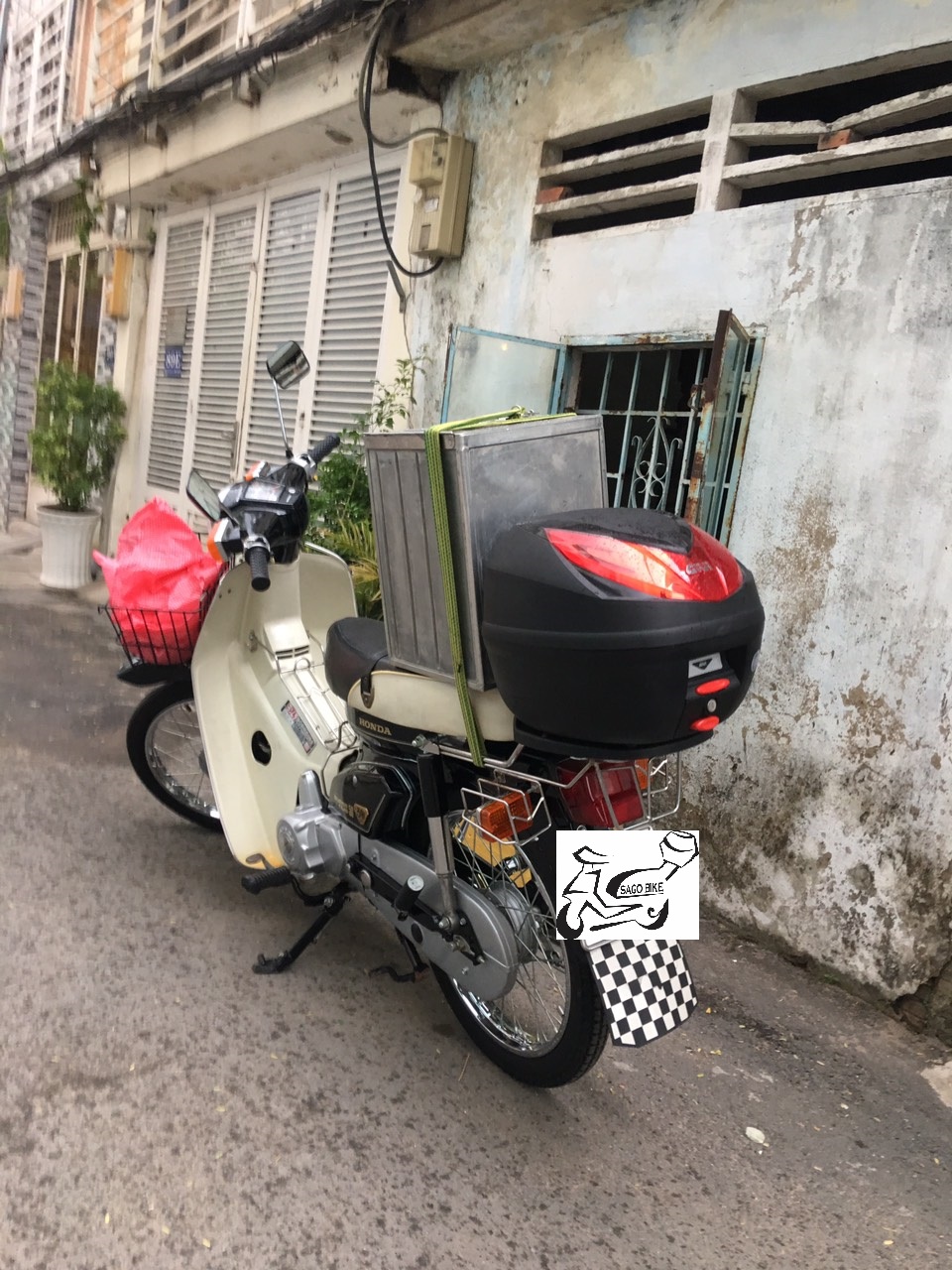 [HCM]Thùng xe Cub 50 mẫu givi E250N kèm đế và bát gắn