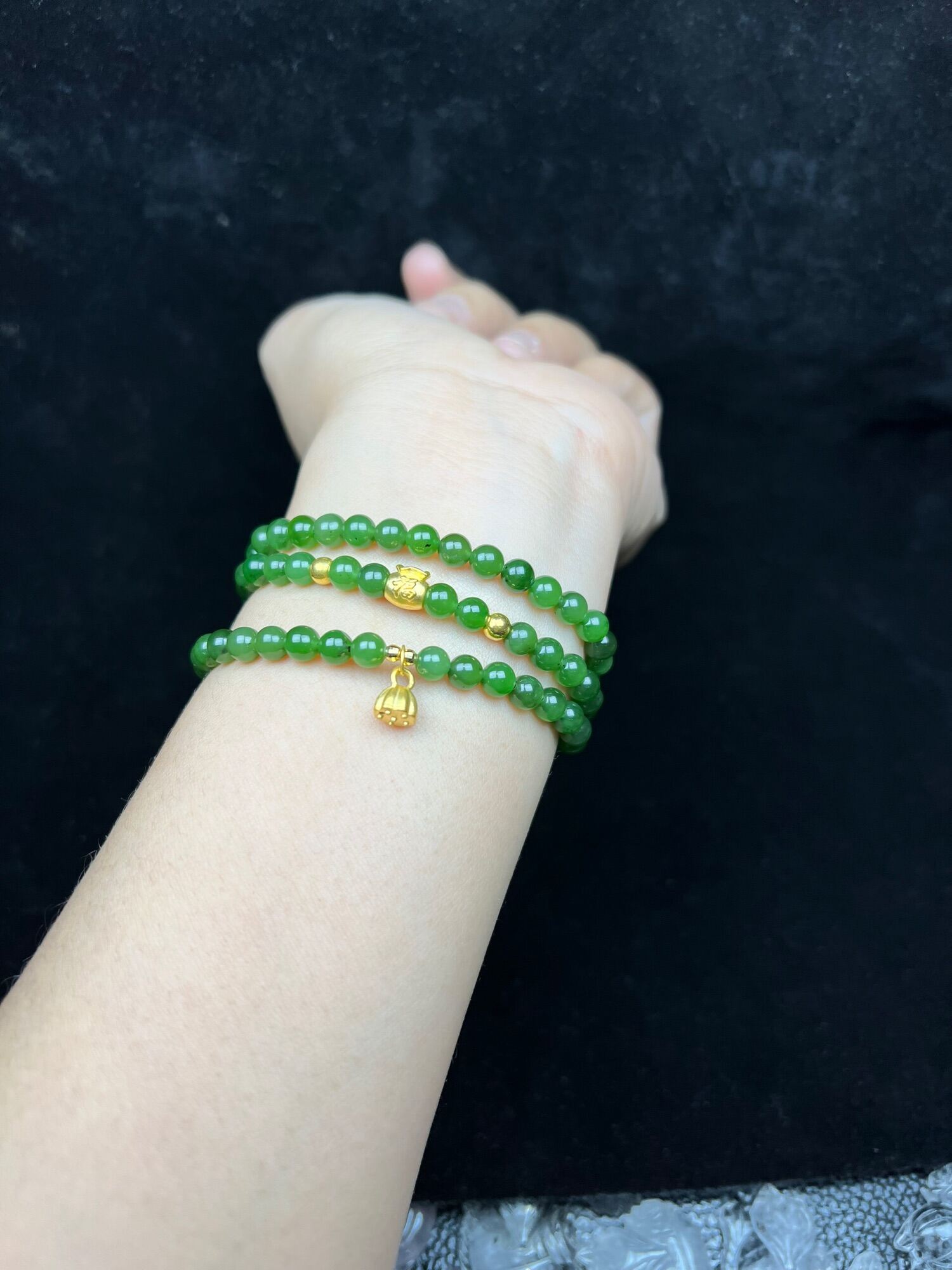 Vòng tay dáng Chuỗi ngọc bích tự nhiên 5,5ly mix charm vàng 24k tài lộc