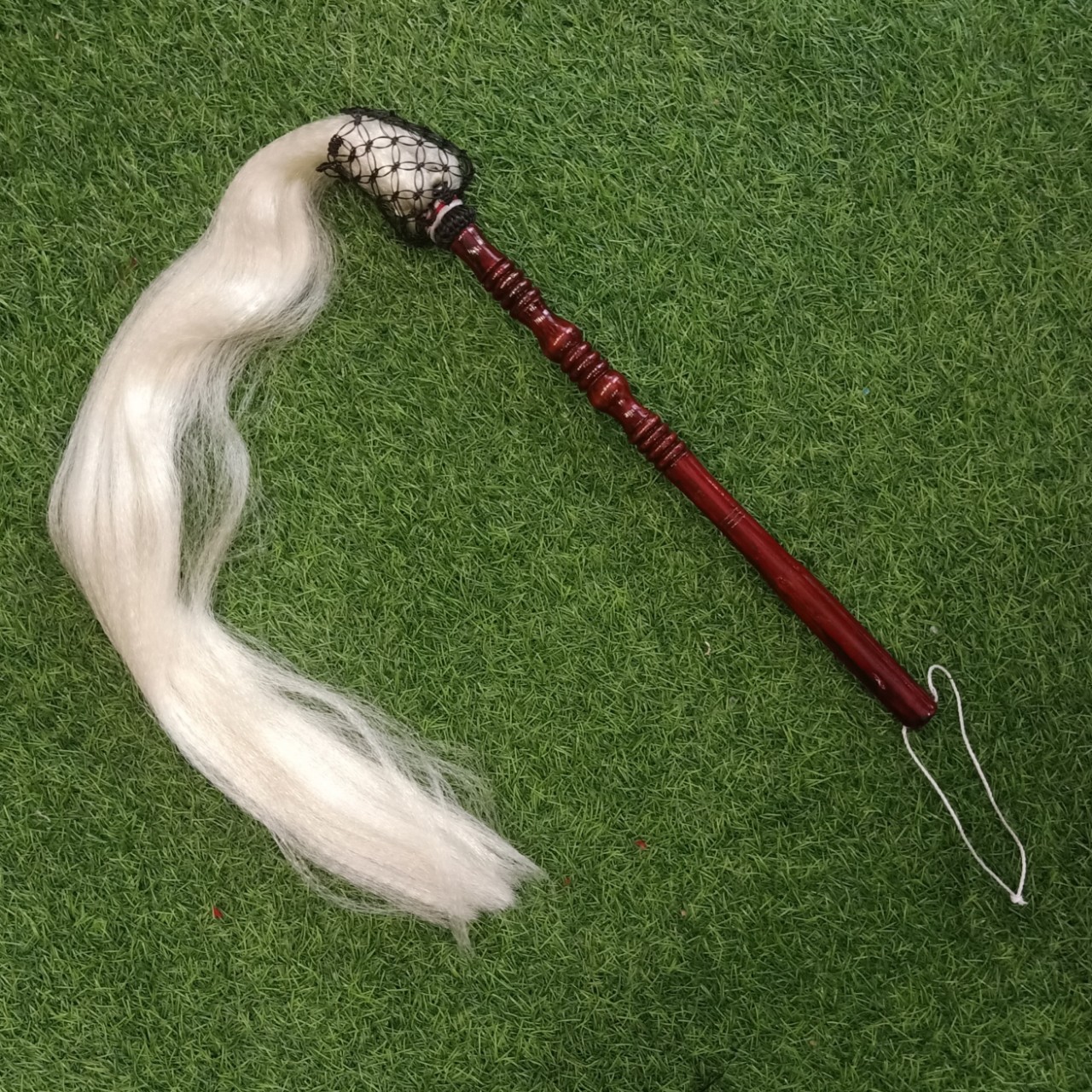 Phất Trần Gia Tiên, Phất Trần Cán Mây, Cán Gỗ, Sợi Nhân Tạo Và Đuôi Ngựa Thật