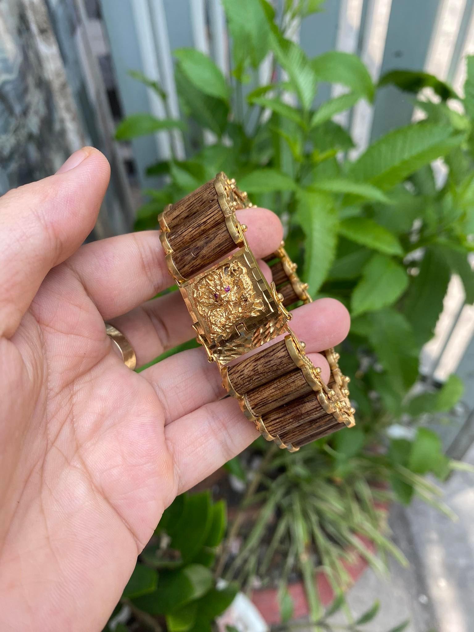 Lắc tay trầm hương tốc tự nhiên.