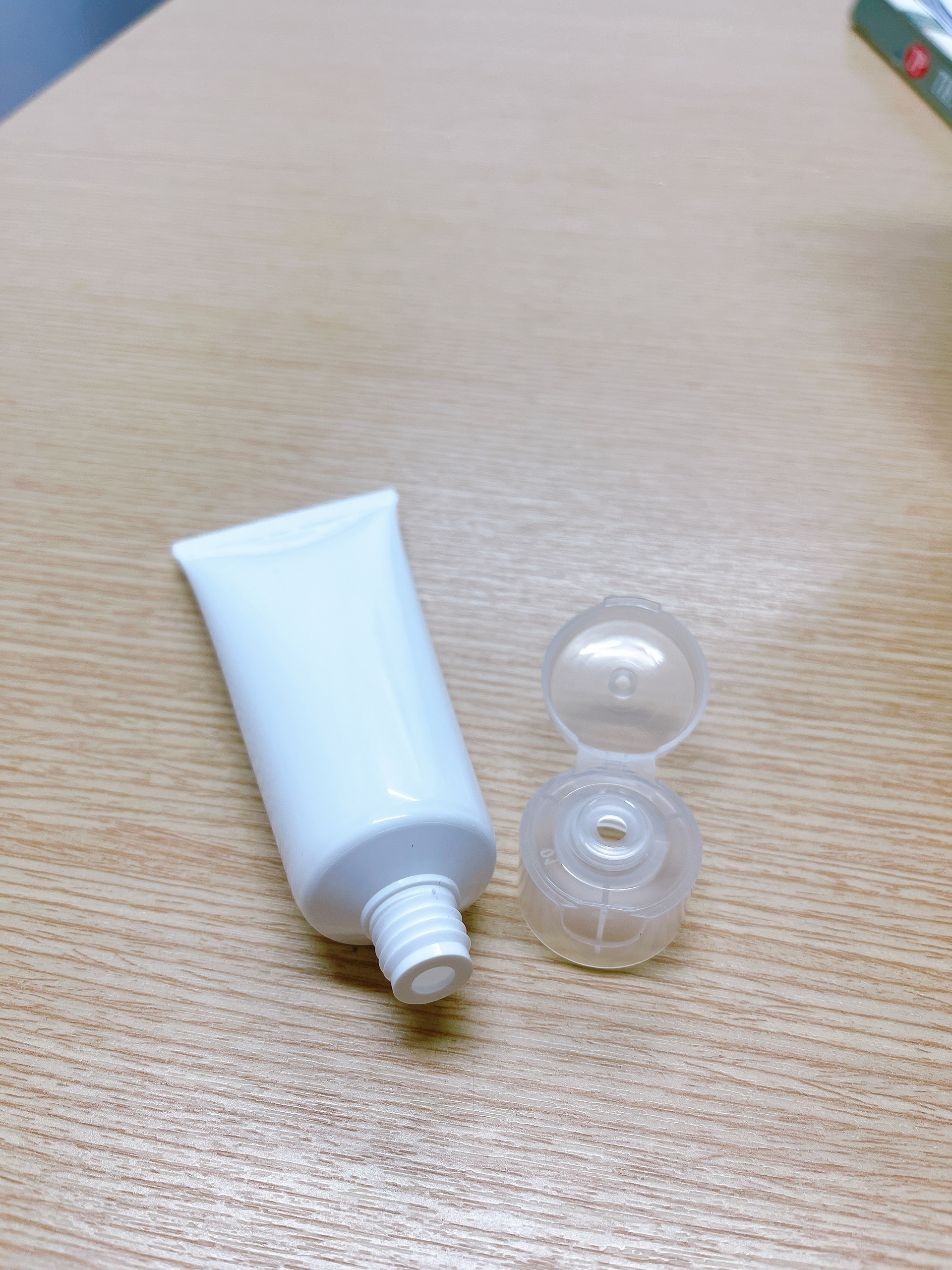 Tuýp trắng Fi30 (50ml) (NẮP BẬT TRONG)